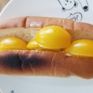 サラダチキンとミニトマトのトースト